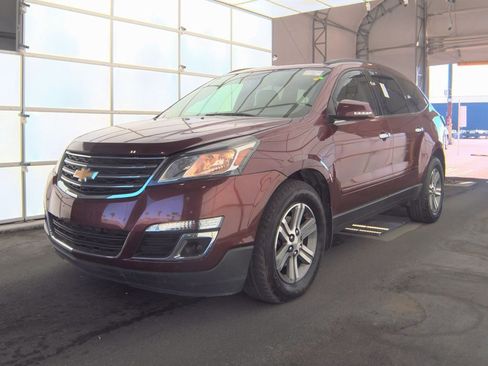 Used 2016 Chevrolet Traverse LT image 2
