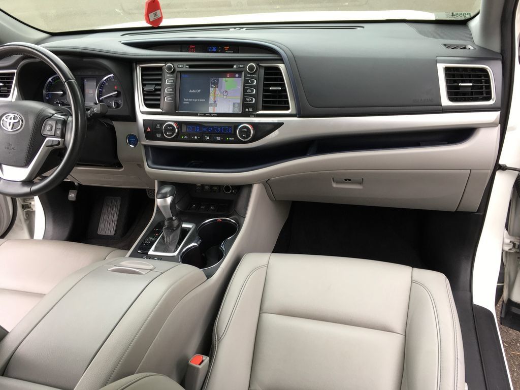 Used 2019 Toyota Highlander XLE AWD/4WD image 35