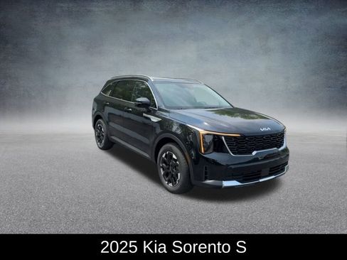 Used 2025 Kia Sorento S w/ Panoramic Sunroof Package image 3