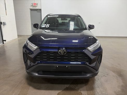 Used 2025 Toyota RAV4 XLE AWD/4WD image 8