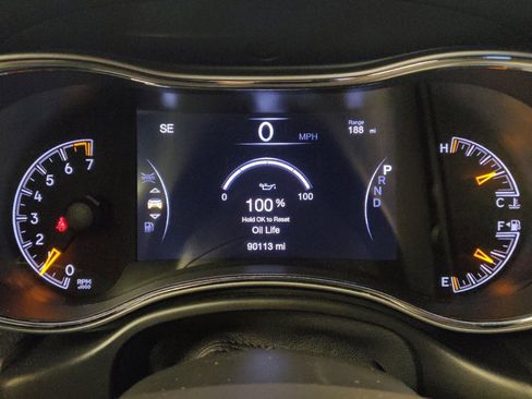 Used 2019 Jeep Grand Cherokee Altitude RWD image 23