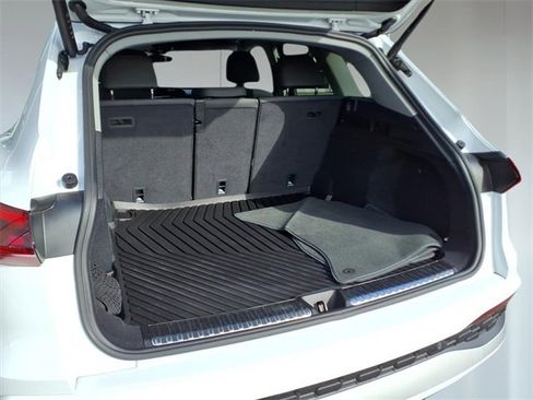 Used 2025 Audi Q5 Premium w/ Convenience Package image 7