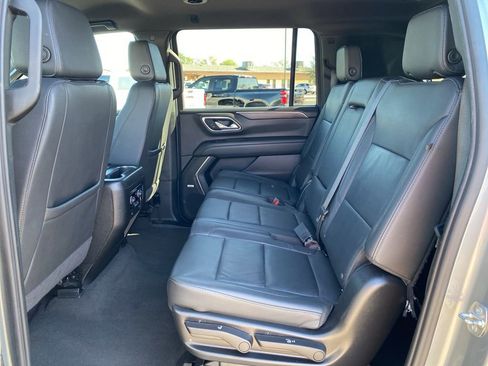 Used 2024 Chevrolet Suburban LT RWD image 32