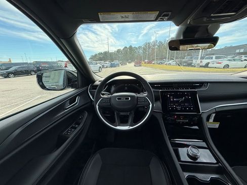 New 2025 Jeep Grand Cherokee Altitude image 13