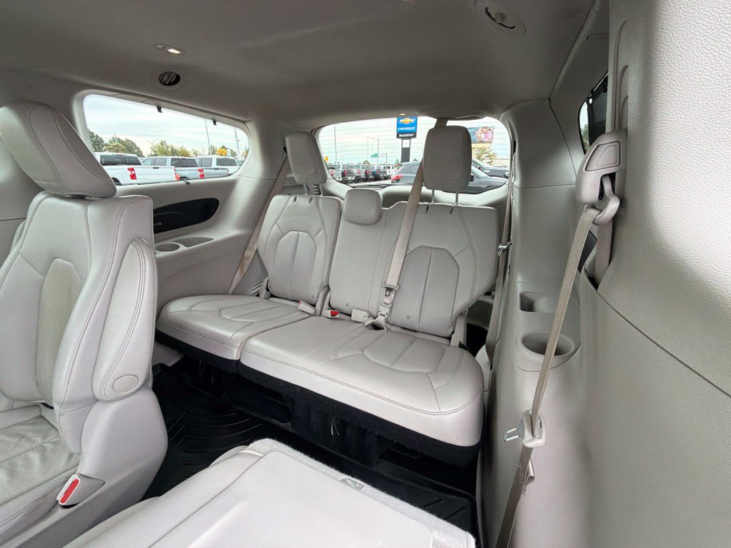 Used 2021 Chrysler Pacifica Touring-L FWD image 16