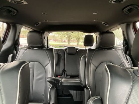 Used 2020 Chrysler Pacifica Limited w/ Advanced Safetytec Group FWD image 30