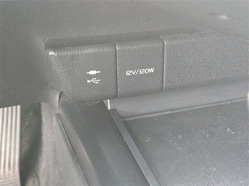 Used 2018 Toyota Camry LE image 19