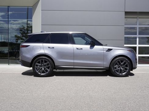 Used 2025 Land Rover Range Rover Sport SE AWD/4WD image 7