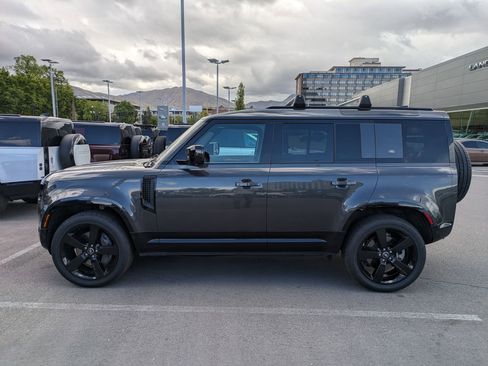 Used 2022 Land Rover Defender 110 X-Dynamic HSE AWD/4WD image 11