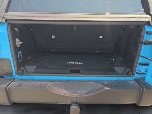 Used 2017 Jeep Wrangler Sport w/ LED Lighting Group AWD/4WD image 12