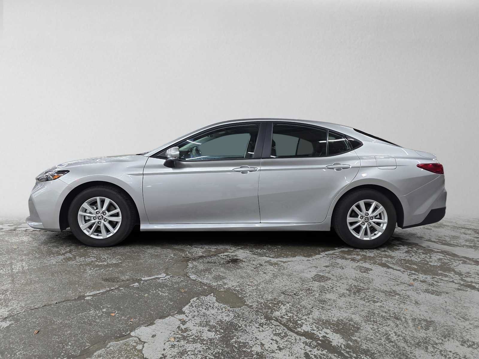 Used 2025 Toyota Camry LE FWD image 6