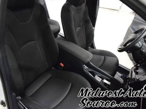 Used 2022 Toyota Prius L Eco image 30