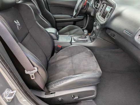 Used 2019 Dodge Charger Scat Pack w/ Dynamics Package RWD image 19