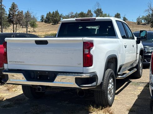 Used 2023 Chevrolet Silverado 2500 LT AWD/4WD image 4