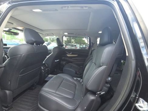 Used 2022 Subaru Ascent Limited w/ Technology Package AWD/4WD image 7