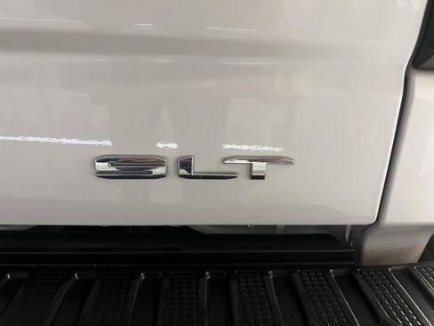 Used 2022 GMC Sierra 1500 SLT w/ SLT Premium Plus Package AWD/4WD image 9