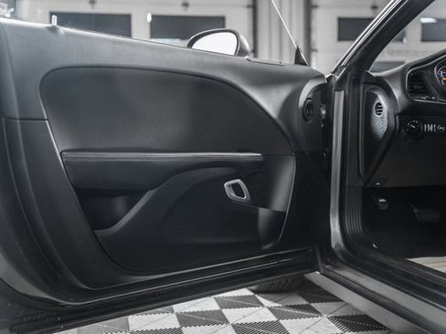 Used 2015 Dodge Challenger SXT image 35