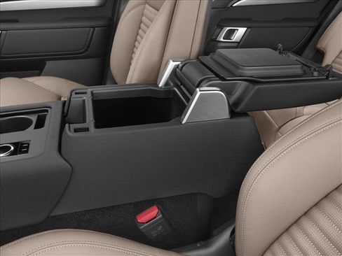 New 2026 Land Rover Discovery Dynamic SE image 10