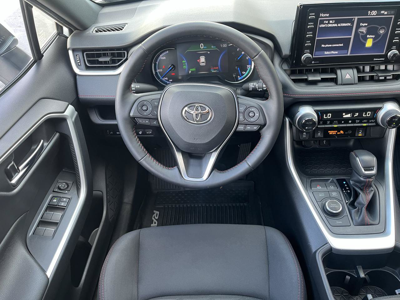 Used 2022 Toyota RAV4 SE w/ Weather & Moonroof Package AWD/4WD image 5