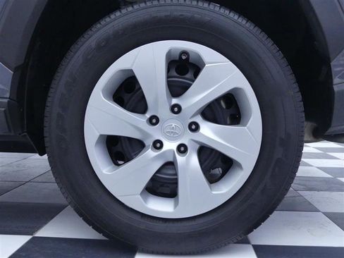 Used 2020 Toyota RAV4 LE image 28