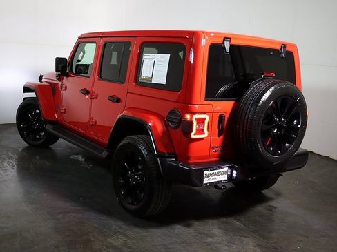 Used 2025 Jeep Wrangler Unlimited Sahara image 2