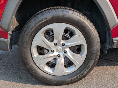 Used 2020 Toyota RAV4 LE FWD image 13