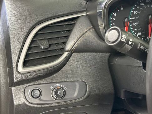 Used 2019 Chevrolet Trax LT w/ LT Convenience Package AWD/4WD image 18