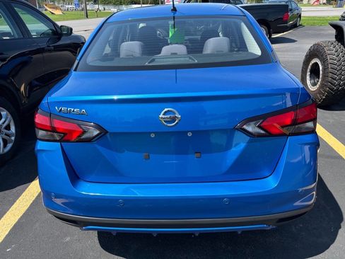 Used 2021 Nissan Versa S FWD image 6
