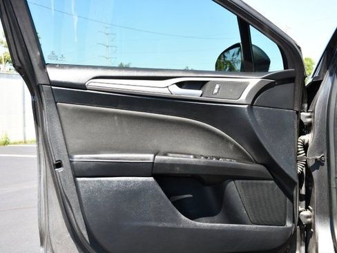 Used 2019 Ford Fusion SE AWD/4WD image 13