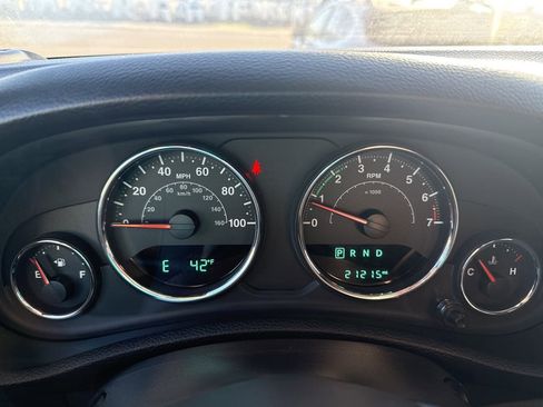 Used 2017 Jeep Wrangler Sahara image 23