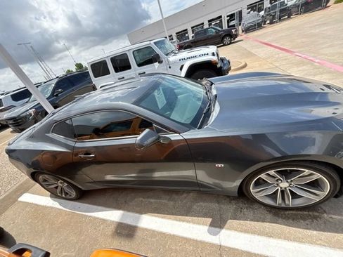 Used 2017 Chevrolet Camaro LT RWD image 4
