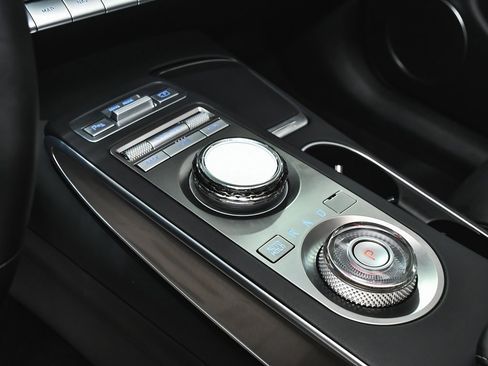 Used 2025 Genesis GV70 2.5T w/ Select Package image 40