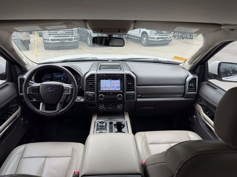 Used 2019 Ford Expedition XLT w/ Equipment Group 202A AWD/4WD image 18