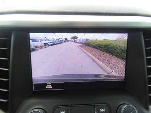 Used 2023 GMC Acadia SLE w/ Driver Convenience Package FWD image 29