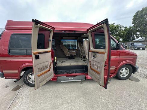 Used 1998 Chevrolet Express 1500 RWD image 24