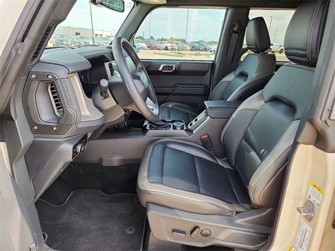 Used 2025 Ford Bronco Outer Banks image 11