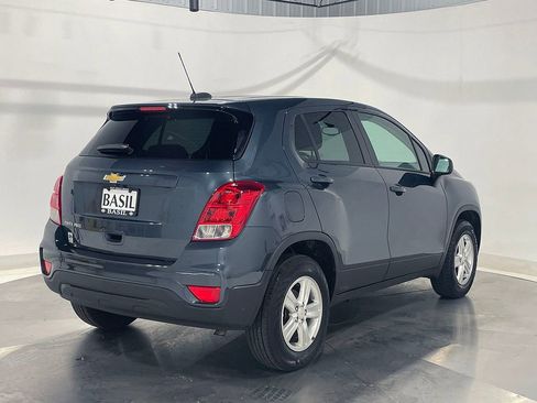 Used 2022 Chevrolet Trax LS w/ Tint and Cruise Package AWD/4WD image 11
