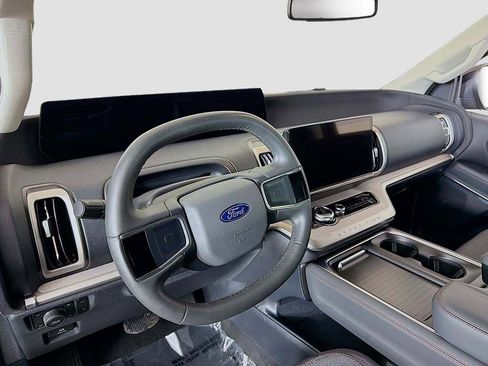 Used 2025 Ford Expedition Active AWD/4WD image 18