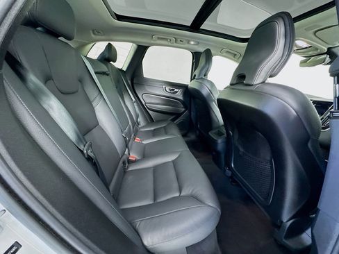 Used 2023 Volvo XC60 B5 Plus image 28