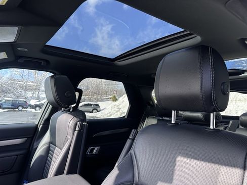 Used 2022 Land Rover Discovery S R-Dynamic image 13