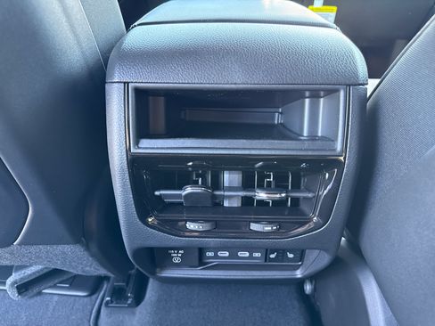 New 2026 Jeep Grand Cherokee Limited AWD/4WD image 32