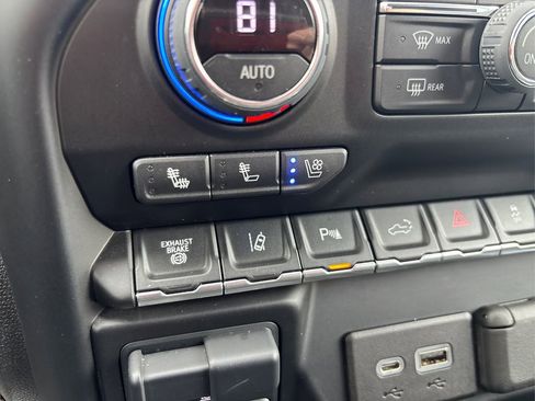 Used 2022 Chevrolet Silverado 2500 High Country w/ Technology Package image 48