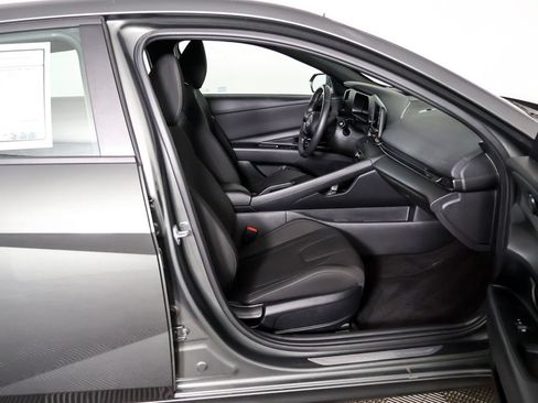 Used 2025 Hyundai Elantra Sport FWD image 28