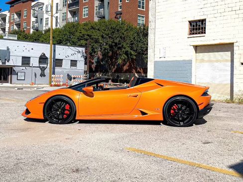 Used 2016 Lamborghini Huracan LP 610-4 image 4