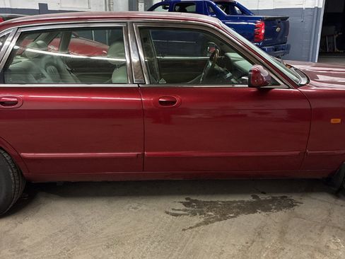 Used 1996 Jaguar XJ6 image 11