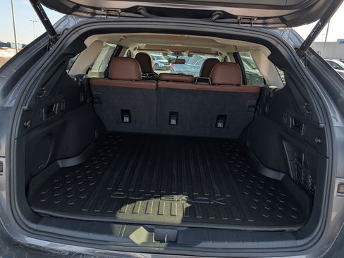 Used 2022 Subaru Outback Touring AWD/4WD image 17