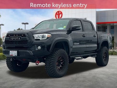 Used 2016 Toyota Tacoma TRD Off-Road image 3
