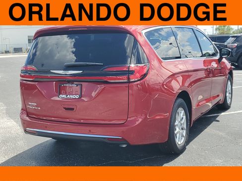 New 2026 Chrysler Pacifica Select image 3