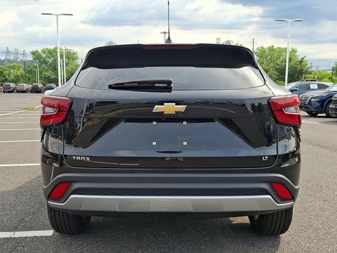 Used 2025 Chevrolet Trax LT FWD image 5