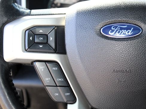 Used 2018 Ford F150 Lariat w/ Equipment Group 502A Luxury AWD/4WD image 14